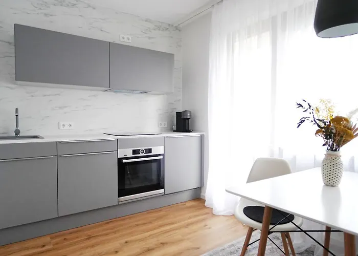 Mit Balkon Und Privatparkplatz アパート *