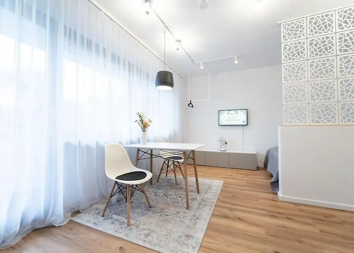 Mit Balkon Und Privatparkplatz * アウグスブルク